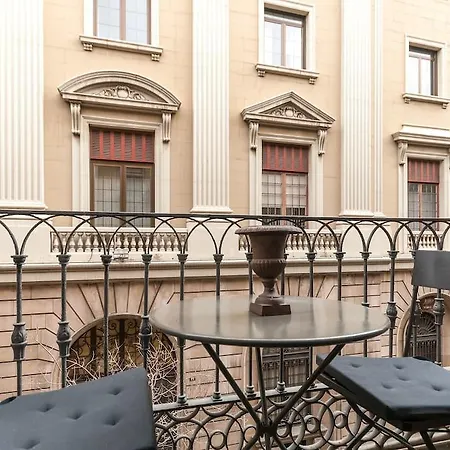 3 Bedroom Near Las Ramblas * Barcelona