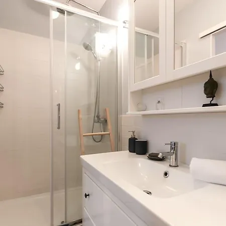 3 Bedroom Near Las Ramblas Apartment Barcelona