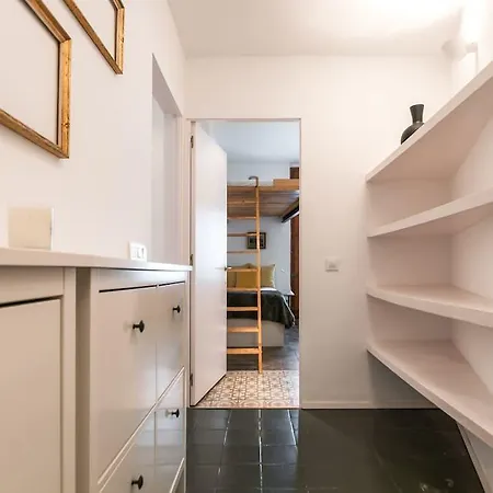3 Bedroom Near Las Ramblas * Barcelona