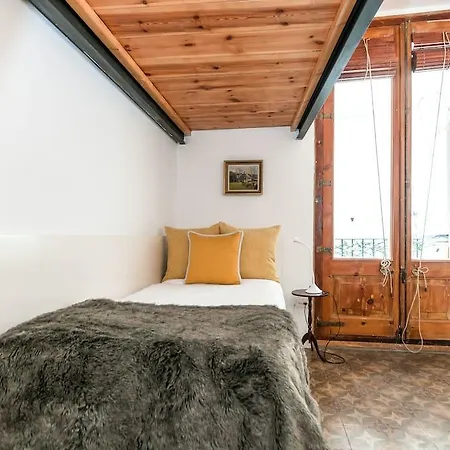 3 Bedroom Near Las Ramblas Barcelona