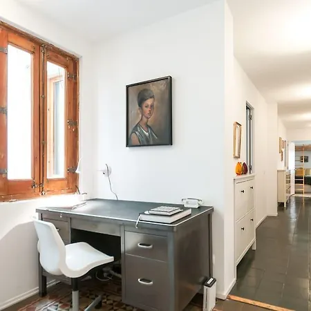 3 Bedroom Near Las Ramblas Apartment