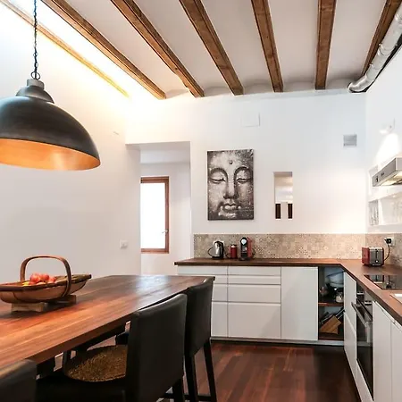 3 Bedroom Near Las Ramblas