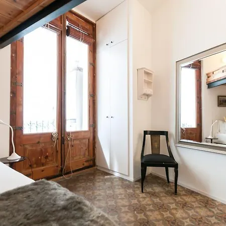 3 Bedroom Near Las Ramblas Apartment Barcelona