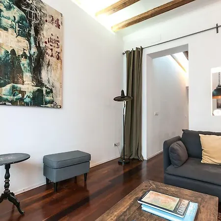 3 Bedroom Near Las Ramblas Barcelona