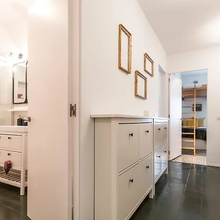 3 Bedroom Near Las Ramblas * Barcelona