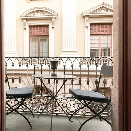 Apartment 3 Bedroom Near Las Ramblas