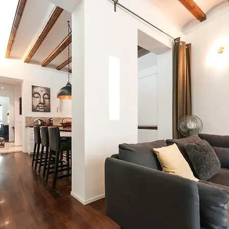 Apartment 3 Bedroom Near Las Ramblas