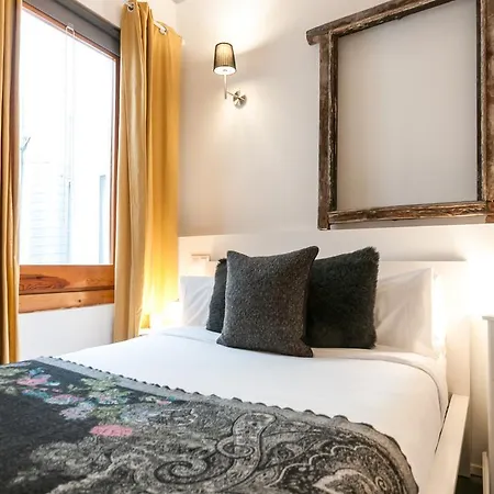 3 Bedroom Near Las Ramblas Barcelona