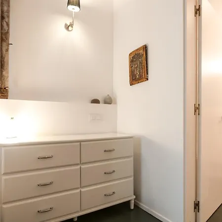 3 Bedroom Near Las Ramblas Barcelona